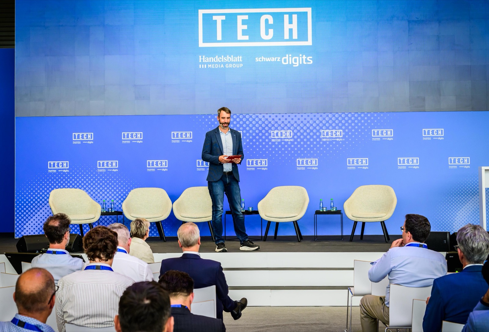 Stephan Scheuer auf der Bühne der Handelsblatt TECH 2026 in Heilbronn